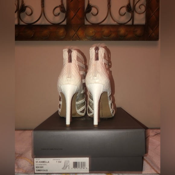 White scales heels; sexy& very classy; worn but no scuff marks - Picture 3 of 7